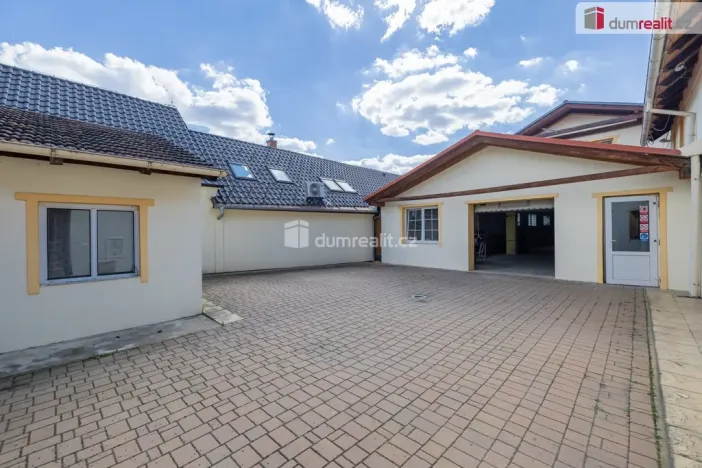Pronájem výrobních prostor, Doksy, Václ. Plecitého, 4300 m2
