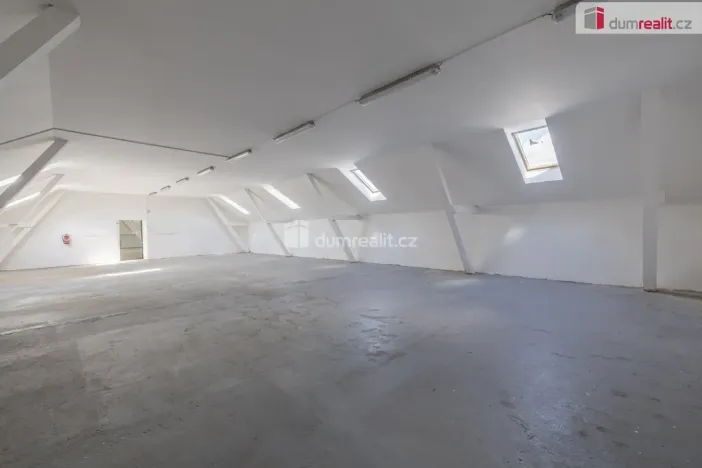 Pronájem výrobních prostor, Doksy, Václ. Plecitého, 4300 m2