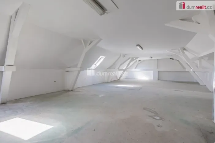 Pronájem výrobních prostor, Doksy, Václ. Plecitého, 4300 m2
