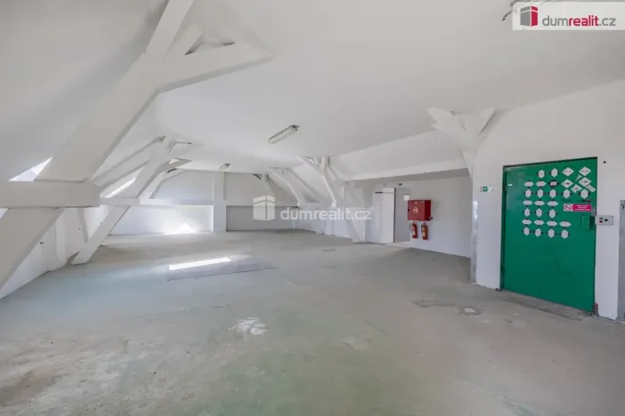 Pronájem výrobních prostor, Doksy, Václ. Plecitého, 4300 m2
