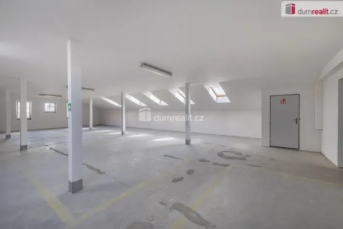 Pronájem výrobních prostor, Doksy, Václ. Plecitého, 4300 m2