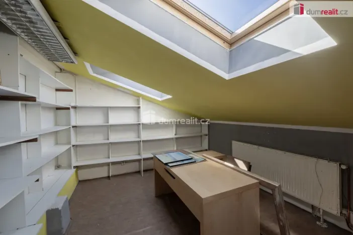 Pronájem výrobních prostor, Doksy, Václ. Plecitého, 4300 m2