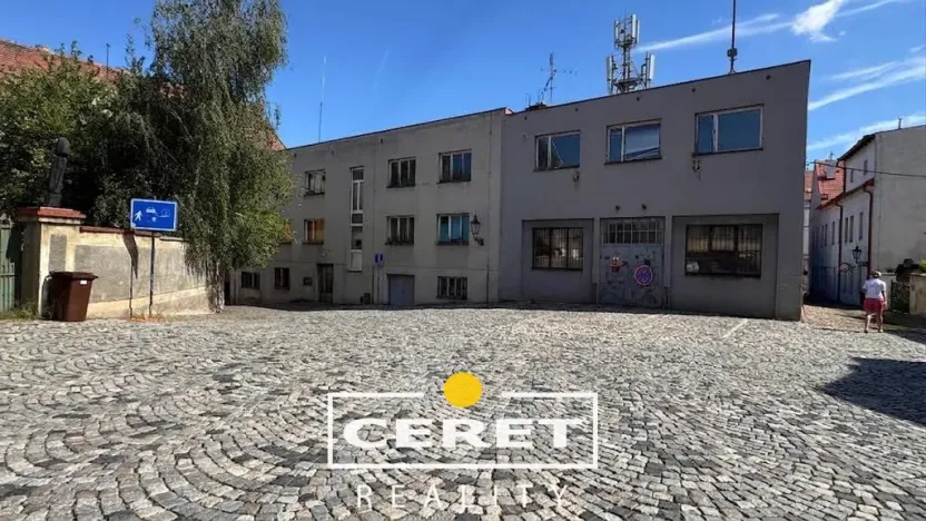 Prodej komerční nemovitosti, Žatec, nám. Prokopa Malého, 650 m2