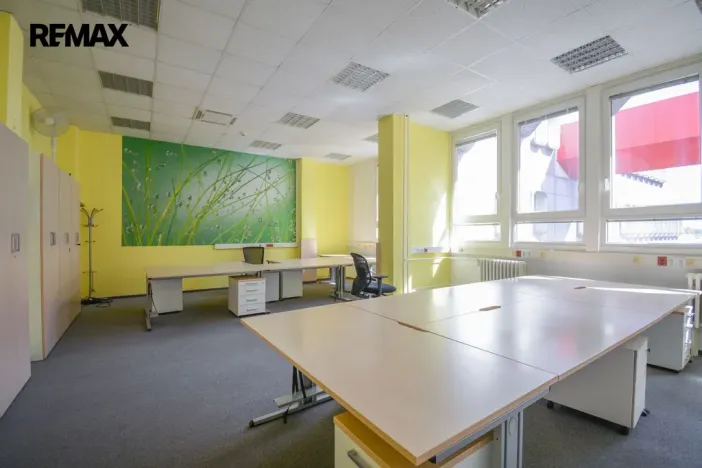 Pronájem kanceláře, Hradec Králové - Věkoše, Akademika Bedrny, 315 m2