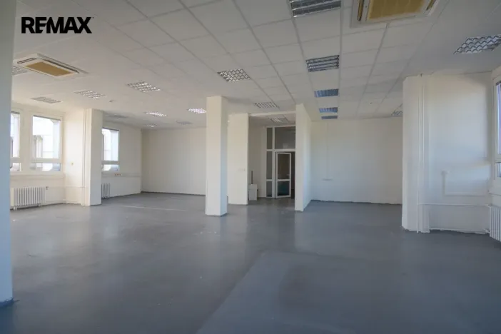 Pronájem kanceláře, Hradec Králové - Věkoše, Akademika Bedrny, 171 m2