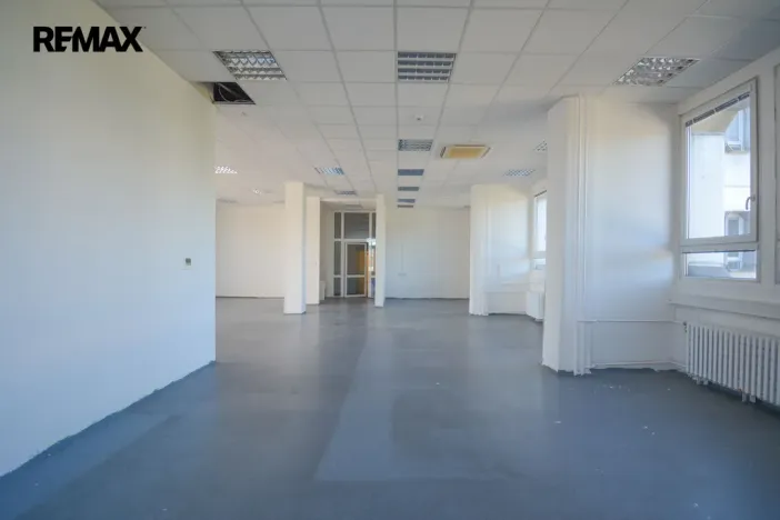 Pronájem kanceláře, Hradec Králové - Věkoše, Akademika Bedrny, 171 m2