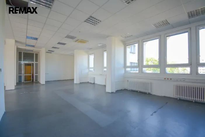 Pronájem kanceláře, Hradec Králové - Věkoše, Akademika Bedrny, 171 m2