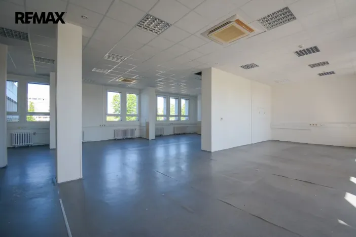 Pronájem kanceláře, Hradec Králové - Věkoše, Akademika Bedrny, 171 m2
