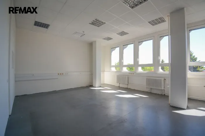 Pronájem kanceláře, Hradec Králové - Věkoše, Akademika Bedrny, 171 m2