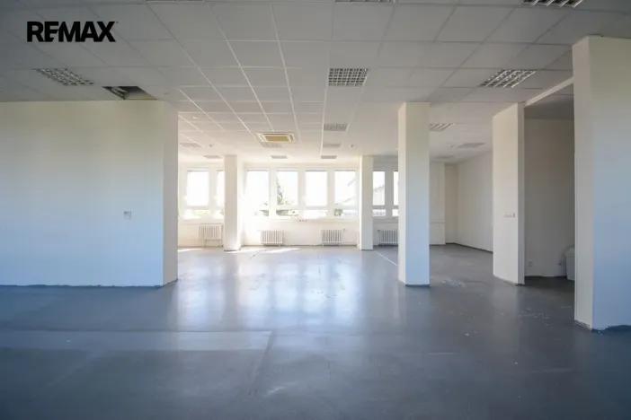 Pronájem kanceláře, Hradec Králové - Věkoše, Akademika Bedrny, 171 m2
