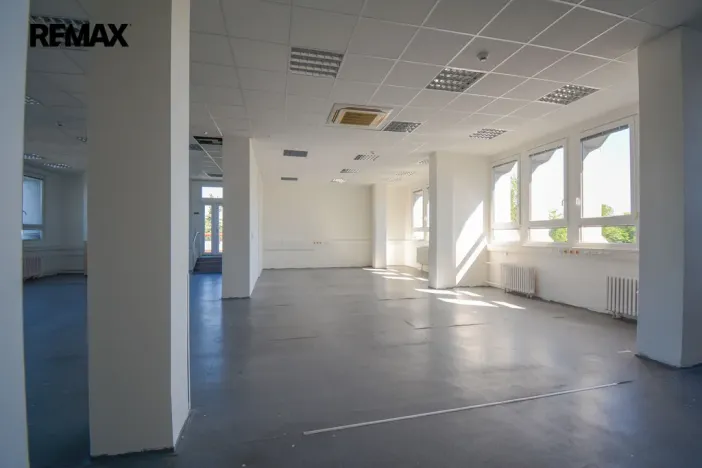 Pronájem kanceláře, Hradec Králové - Věkoše, Akademika Bedrny, 171 m2