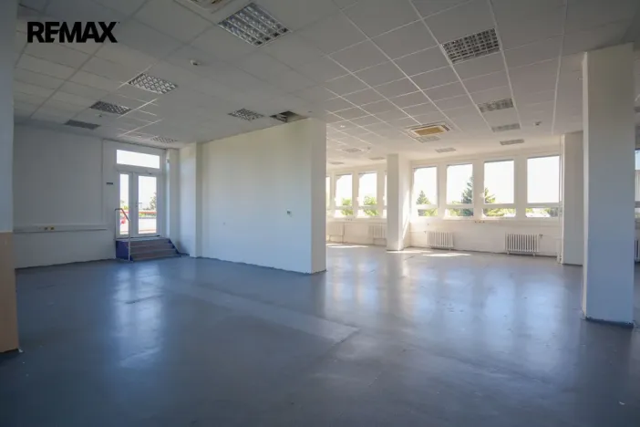 Pronájem kanceláře, Hradec Králové - Věkoše, Akademika Bedrny, 171 m2