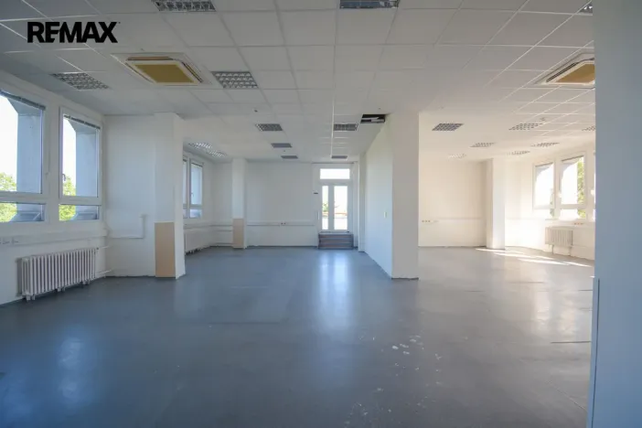 Pronájem kanceláře, Hradec Králové - Věkoše, Akademika Bedrny, 171 m2