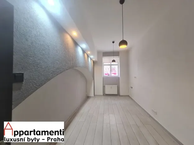 Pronájem obchodního prostoru, Praha - Vinohrady, Šafaříkova, 66 m2