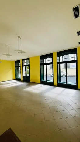 Pronájem obchodního prostoru, Karlovy Vary, Mariánskolázeňská, 52 m2