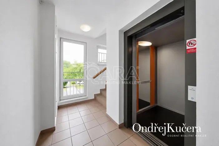 Prodej bytu 2+kk, Praha - Čakovice, Marty Krásové, 48 m2
