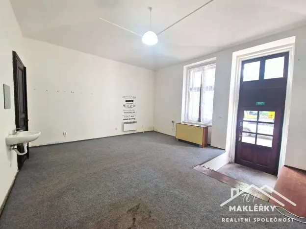 Pronájem obchodního prostoru, Kostelec nad Černými lesy, náměstí Smiřických, 75 m2