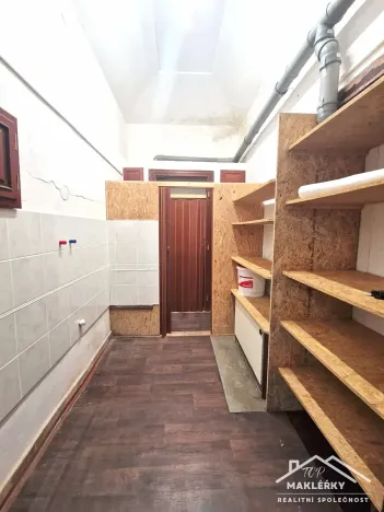Pronájem obchodního prostoru, Kostelec nad Černými lesy, náměstí Smiřických, 75 m2