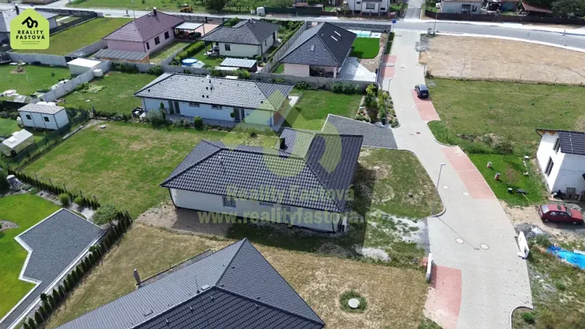 Prodej rodinného domu, Lužany, 156 m2