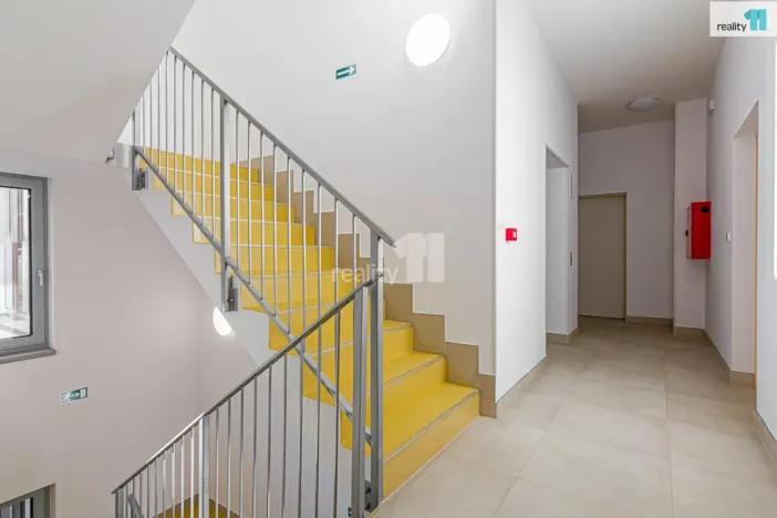 Pronájem bytu 2+kk, Praha - Libeň, V Holešovičkách, 59 m2