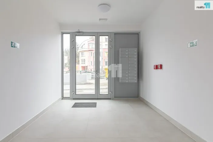 Pronájem bytu 2+kk, Praha - Libeň, V Holešovičkách, 59 m2