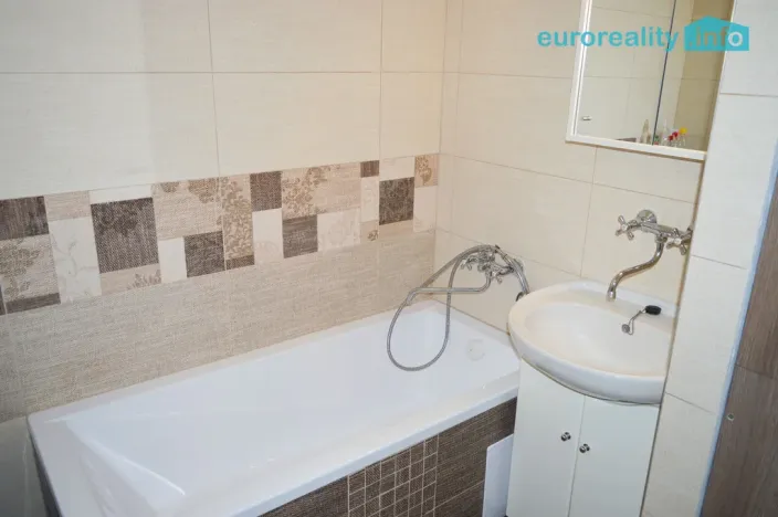 Pronájem bytu 1+kk, Kladno, Norská, 33 m2