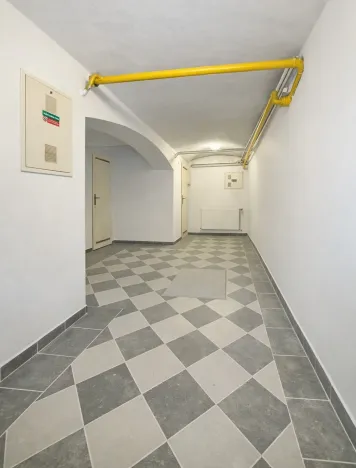 Pronájem skladu, Praha - Vinohrady, Italská, 108 m2