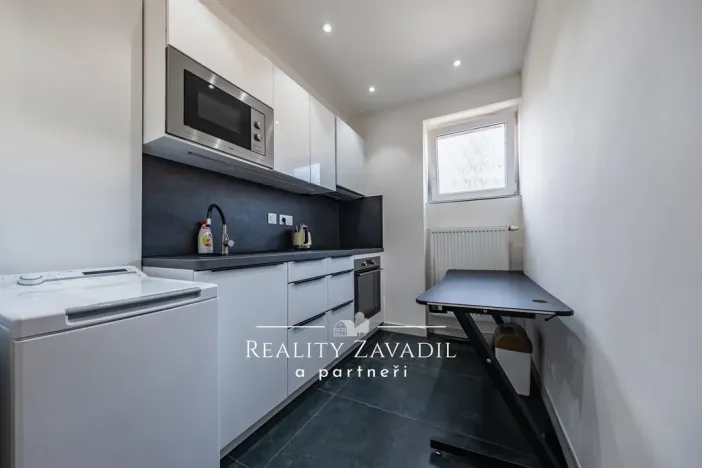 Pronájem bytu 1+kk, Praha - Kamýk, Krhanická, 40 m2