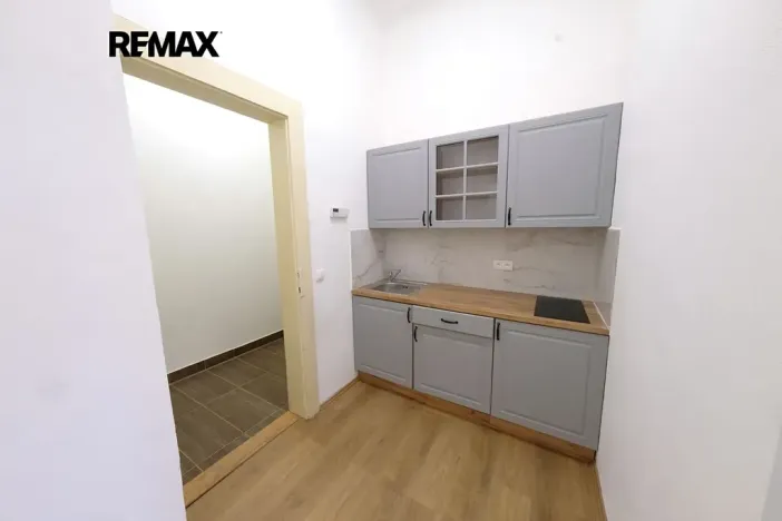 Pronájem bytu 2+kk, Praha - Libeň, Chlumčanského, 35 m2