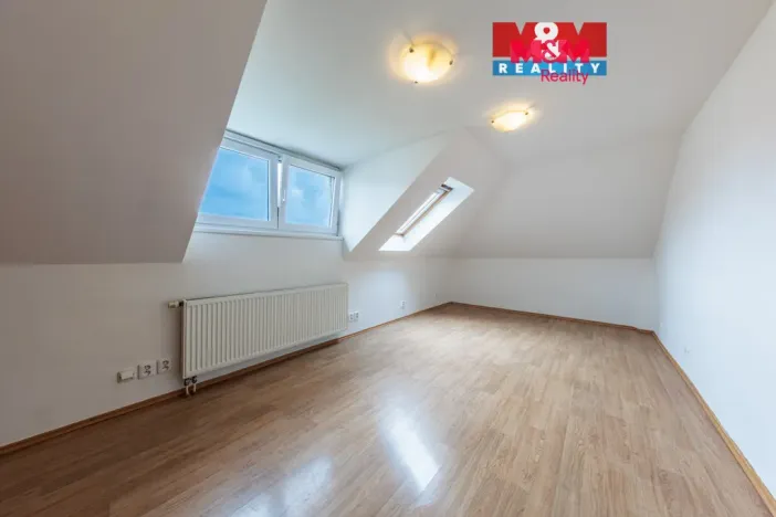 Prodej bytu 1+1, Karlovy Vary, K. Čapka, 36 m2