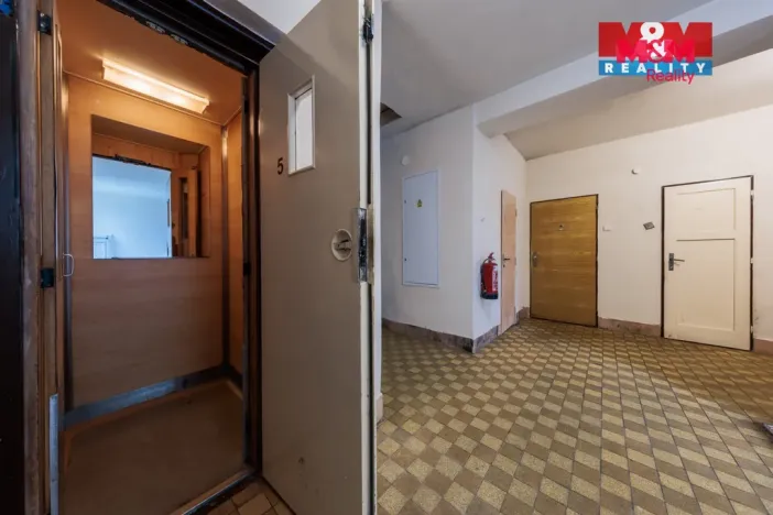 Prodej bytu 1+1, Karlovy Vary, K. Čapka, 36 m2