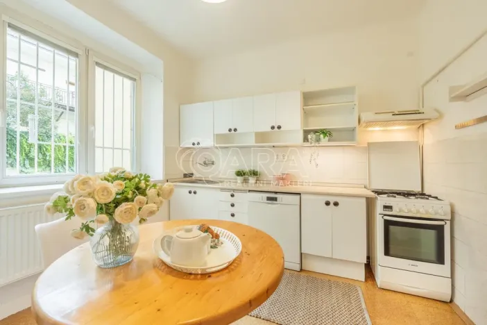 Prodej bytu 2+1, Praha - Vinohrady, Rumunská, 64 m2