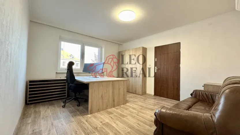 Pronájem kanceláře, Uherské Hradiště - Mařatice, 1. máje, 22 m2
