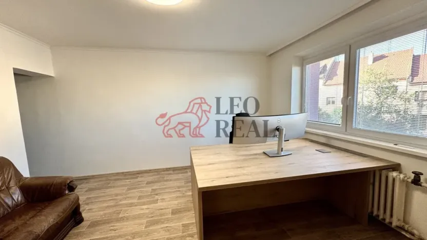 Pronájem kanceláře, Uherské Hradiště - Mařatice, 1. máje, 22 m2