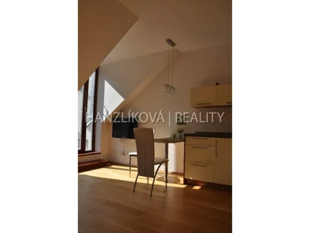 Pronájem bytu 2+kk, Hluboká nad Vltavou, Masarykova, 58 m2
