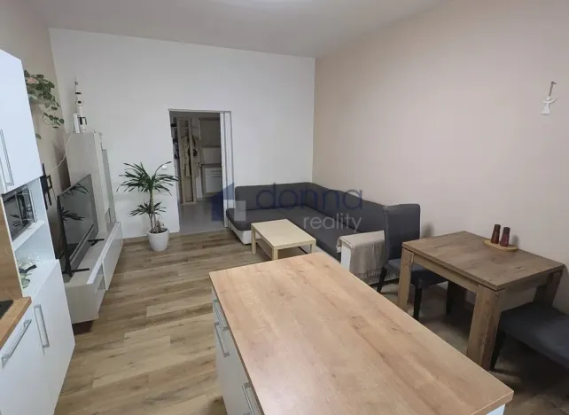 Pronájem bytu 2+kk, Praha, Vršovická, 57 m2