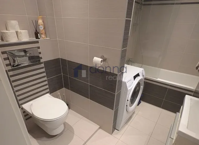 Pronájem bytu 2+kk, Praha, Vršovická, 57 m2