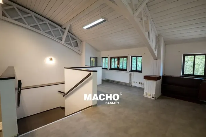 Pronájem skladu, Praha - Vysočany, Freyova, 849 m2