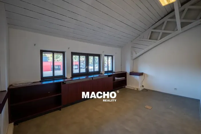 Pronájem skladu, Praha - Vysočany, Freyova, 849 m2