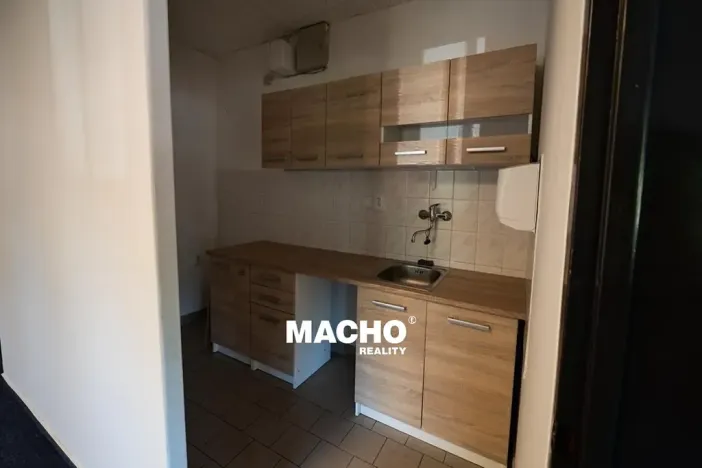 Pronájem skladu, Praha - Vysočany, Freyova, 849 m2