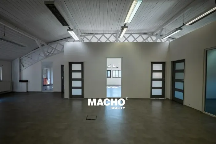 Pronájem skladu, Praha - Vysočany, Freyova, 849 m2