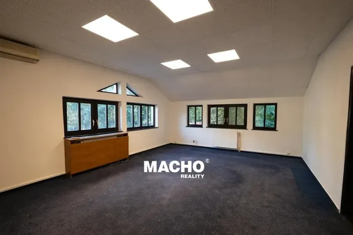 Pronájem skladu, Praha - Vysočany, Freyova, 849 m2