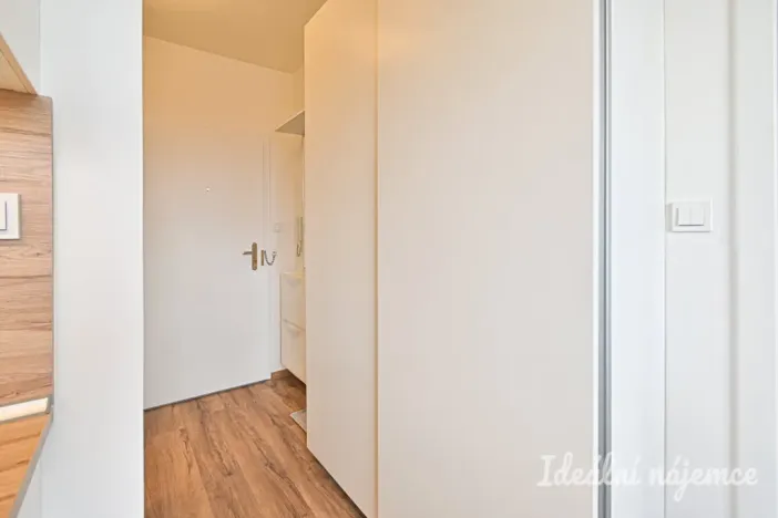 Pronájem bytu 1+1, Brno, Hodonínská, 32 m2