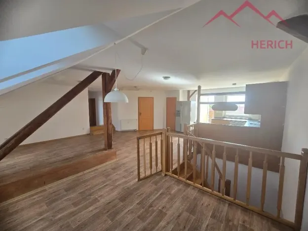 Prodej atypického bytu, Chomutov, náměstí Dr. Beneše, 155 m2