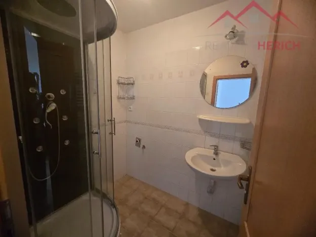 Prodej atypického bytu, Chomutov, náměstí Dr. Beneše, 155 m2