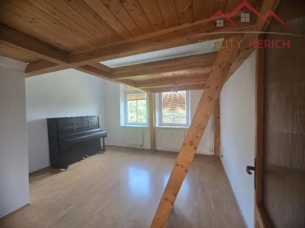 Prodej atypického bytu, Chomutov, náměstí Dr. Beneše, 155 m2