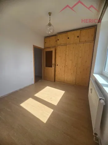 Prodej atypického bytu, Chomutov, náměstí Dr. Beneše, 155 m2