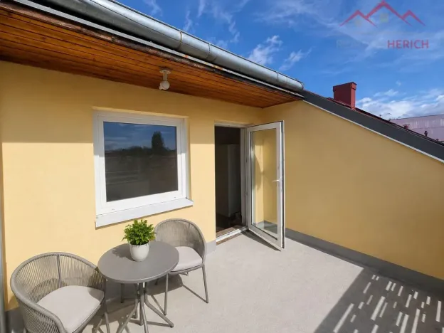 Prodej atypického bytu, Chomutov, náměstí Dr. Beneše, 155 m2