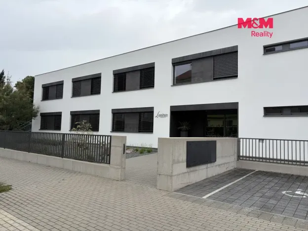 Pronájem obchodního prostoru, Pardubice - Zelené Předměstí, Jiráskova, 12 m2