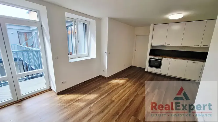 Pronájem bytu 1+kk, Praha - Vinohrady, Máchova, 34 m2